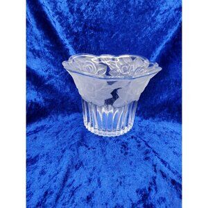 vintage 1980s frosted chrystal rose pattern potpourri/candy/candle bowl.